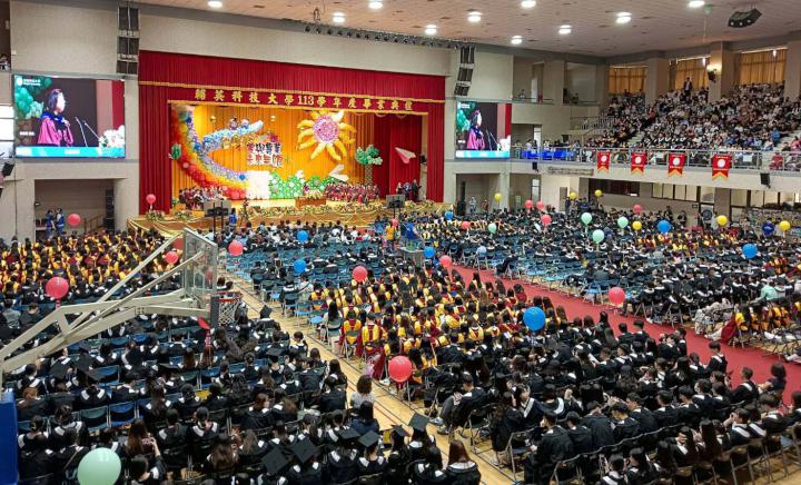 輔英科大2025「愛與專業,未來無限」畢典 4學院2681生歡喜離校