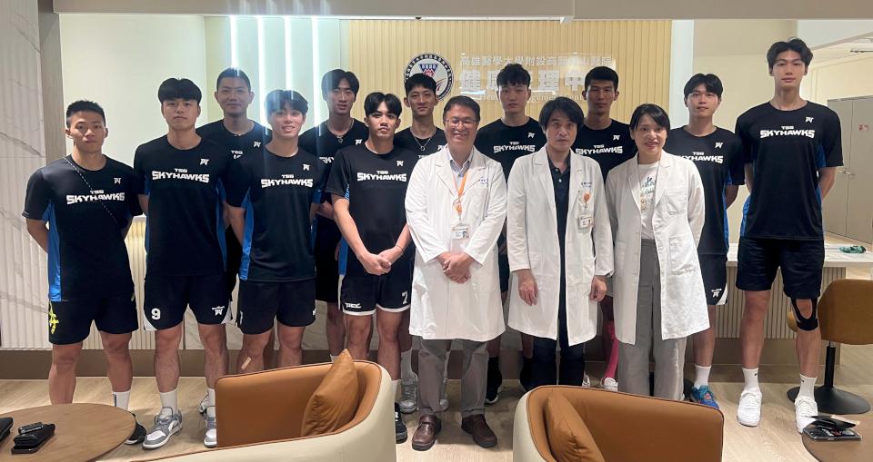 台鋼天鷹男排隊現身高醫岡山醫院健檢 相關數據提供訓練、餐食調整參考