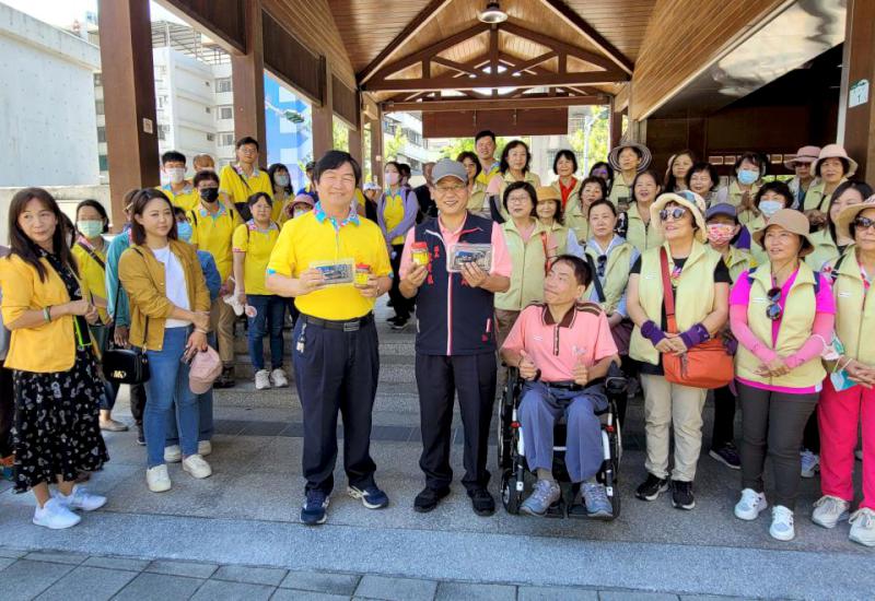 高市三民美濃兩區公所婦參業務交流 走訪三塊厝車站、綠園道等見證文化建設