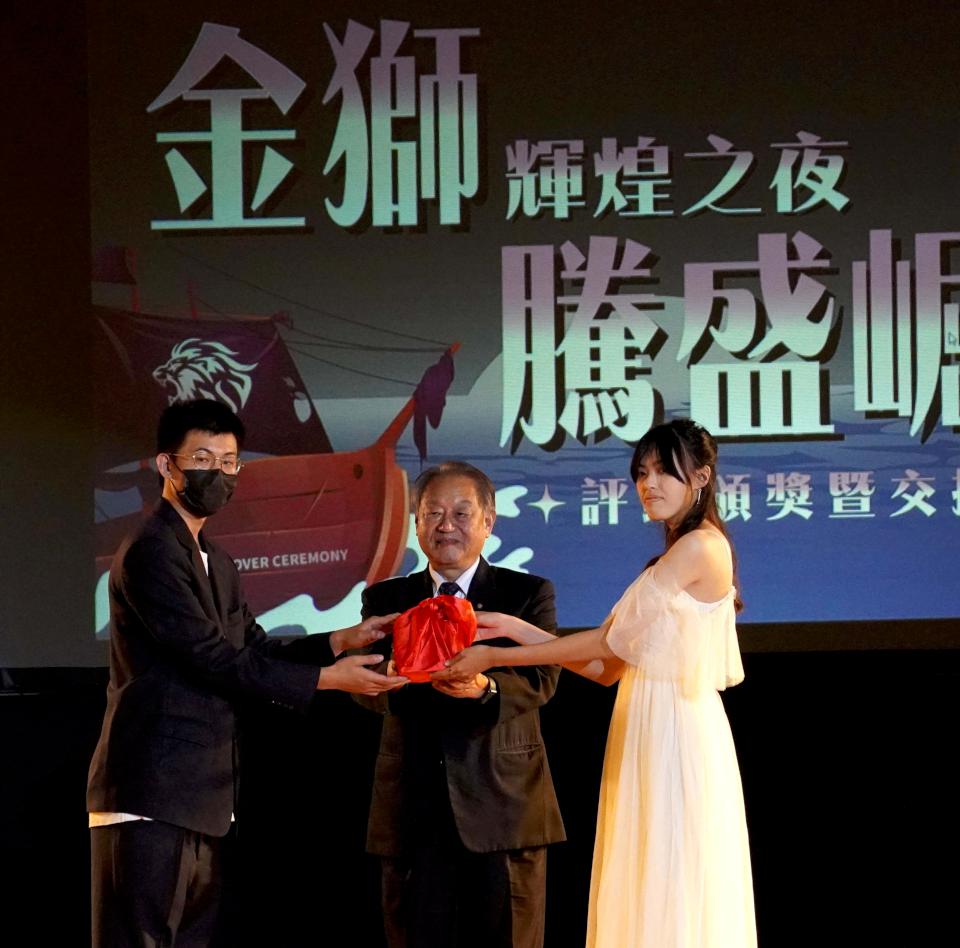 正修科大休運系楊立帆執掌第21屆學生會 李侃蓓接任第15屆學生議會議長