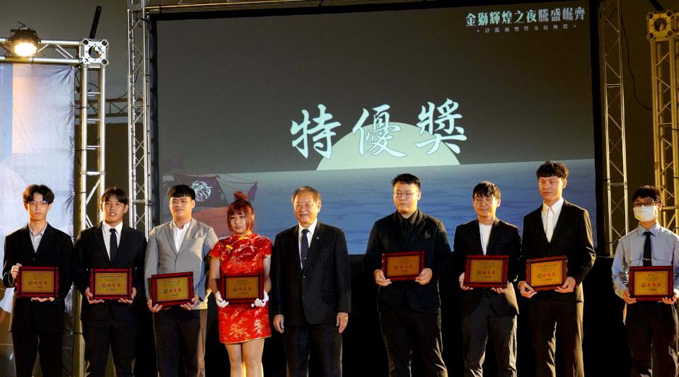 正修科大休運系楊立帆執掌第21屆學生會 李侃蓓接任第15屆學生議會議長