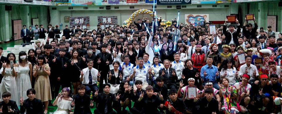 正修科大休運系楊立帆執掌第21屆學生會 李侃蓓接任第15屆學生議會議長