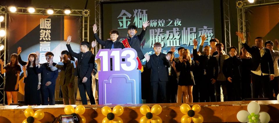 正修科大休運系楊立帆執掌第21屆學生會 李侃蓓接任第15屆學生議會議長