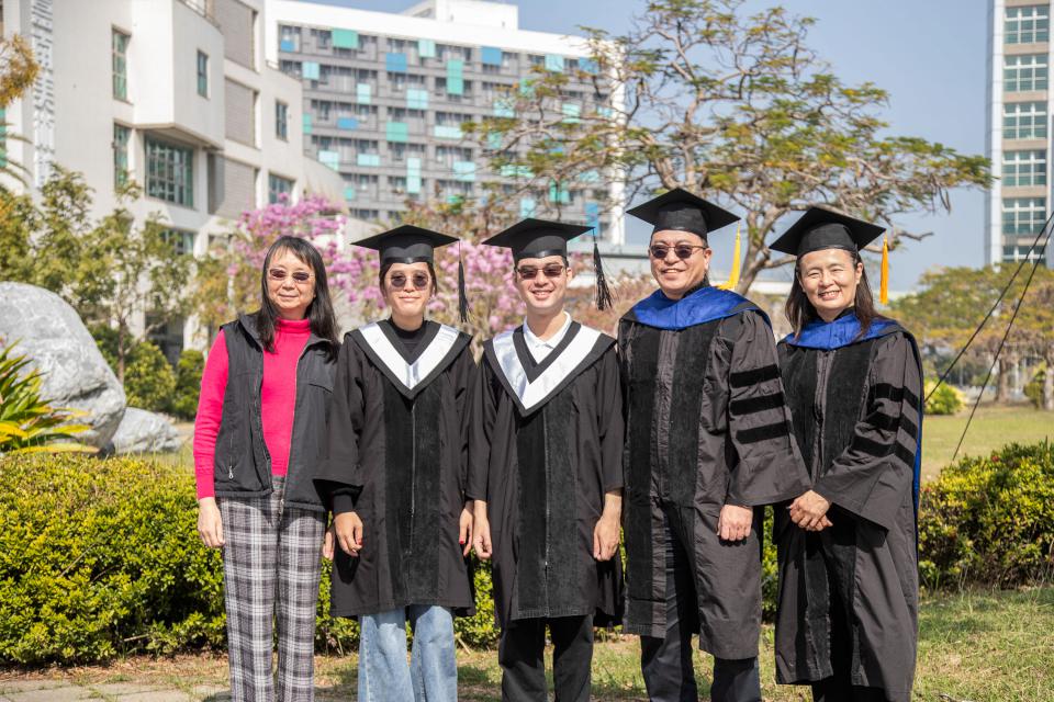 嘉藥金蛇年首批職安學子畢業展翅高飛 師長送上滿滿祝福