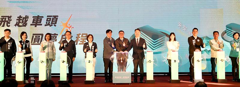 台鐵高雄新車站天棚成圓啟用 行政院宣布高鐵南延採高雄方案