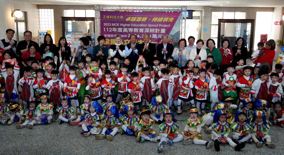 正修科大幼兒園歌舞拜早年主官師長 7系所冬令營同步開跑