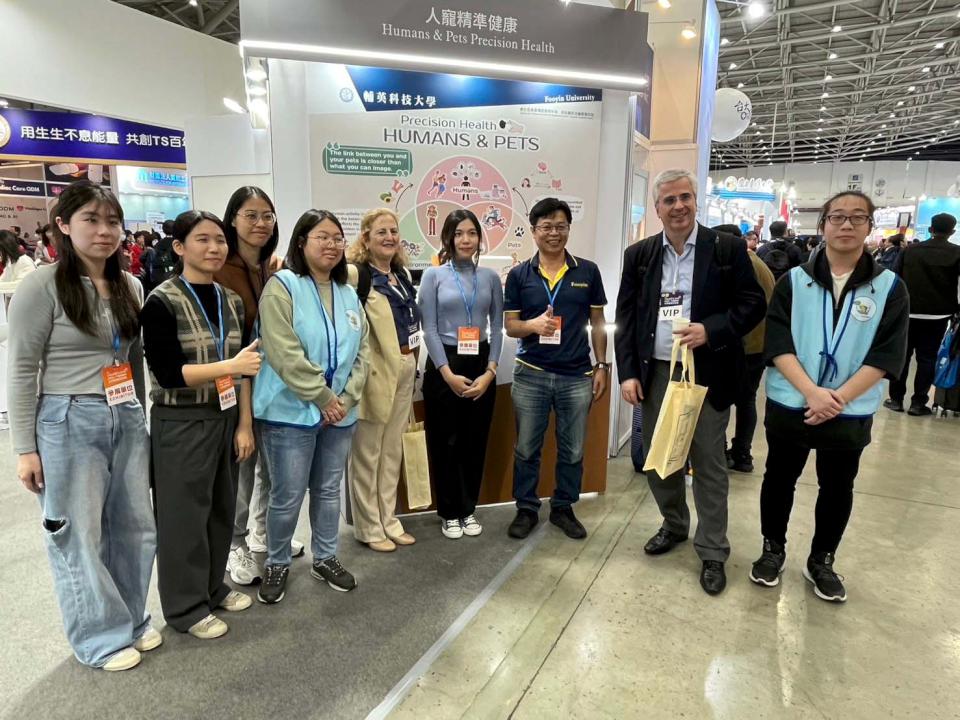 輔英科大參與2024台灣醫療科技展 主打人寵精準健康秀產學合作研發成果
