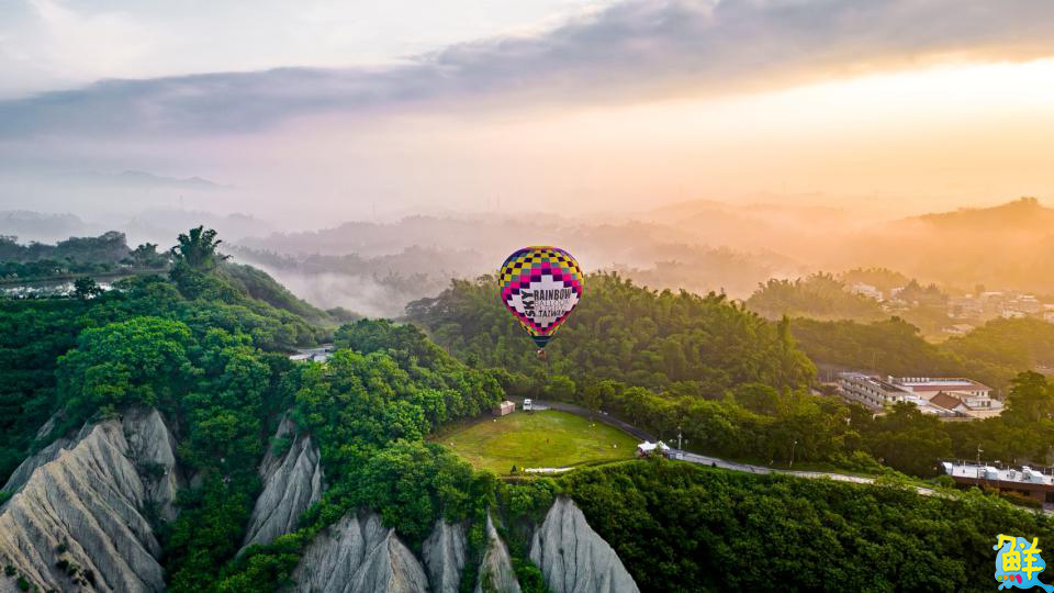 「2025高雄愛‧月熱氣球」於教師節連假登場 高雄熊限量加價購商品同步亮相