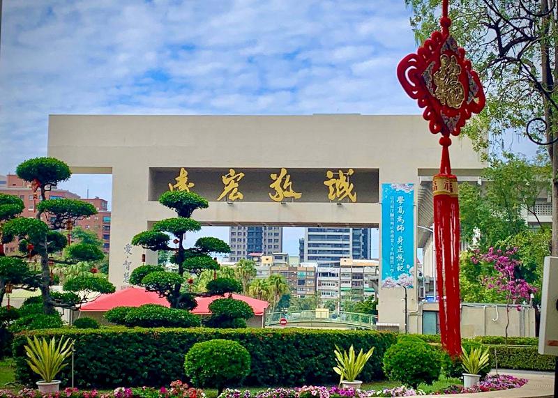 114學年度學測第二天高雄一考區秩序良好 高師大和平校區周邊粉紅風鈴木盛開