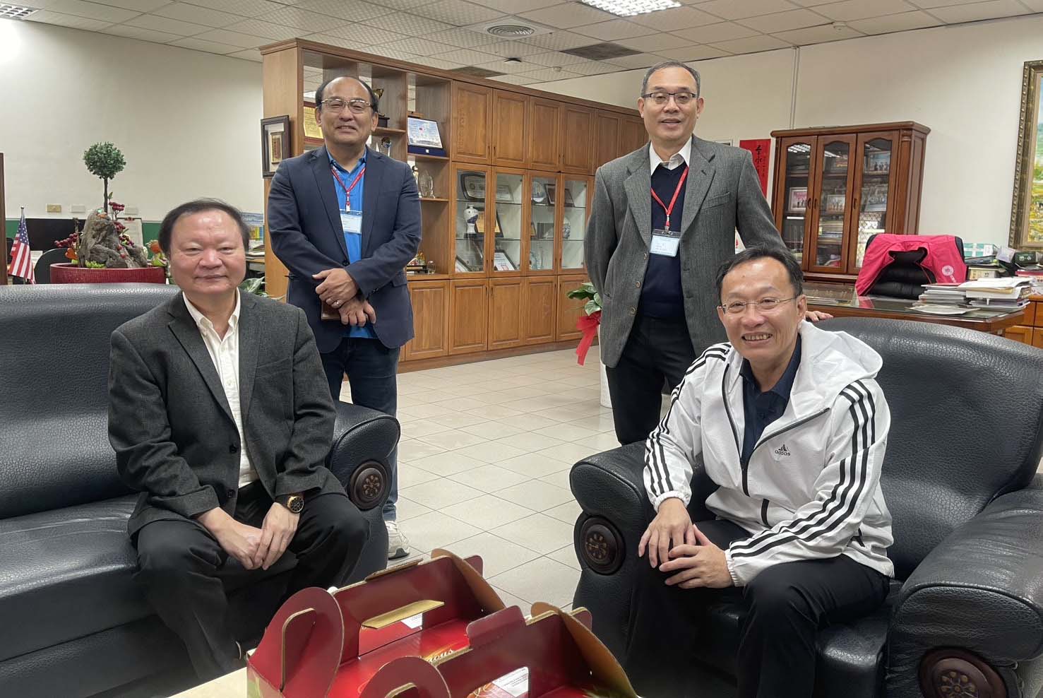 114學年度學測第二天高雄一考區秩序良好 高師大和平校區周邊粉紅風鈴木盛開