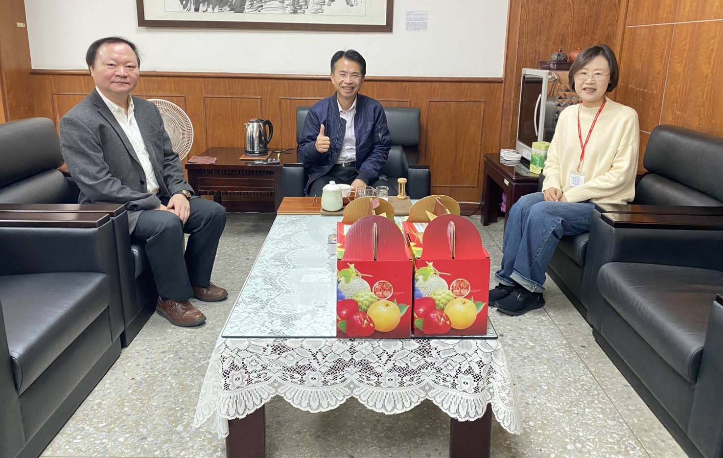 114學年度學測第二天高雄一考區秩序良好 高師大和平校區周邊粉紅風鈴木盛開