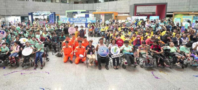 海委會攜手高雄科工館合辦海洋教育活動 趣味教具救生闖關邀互動體驗