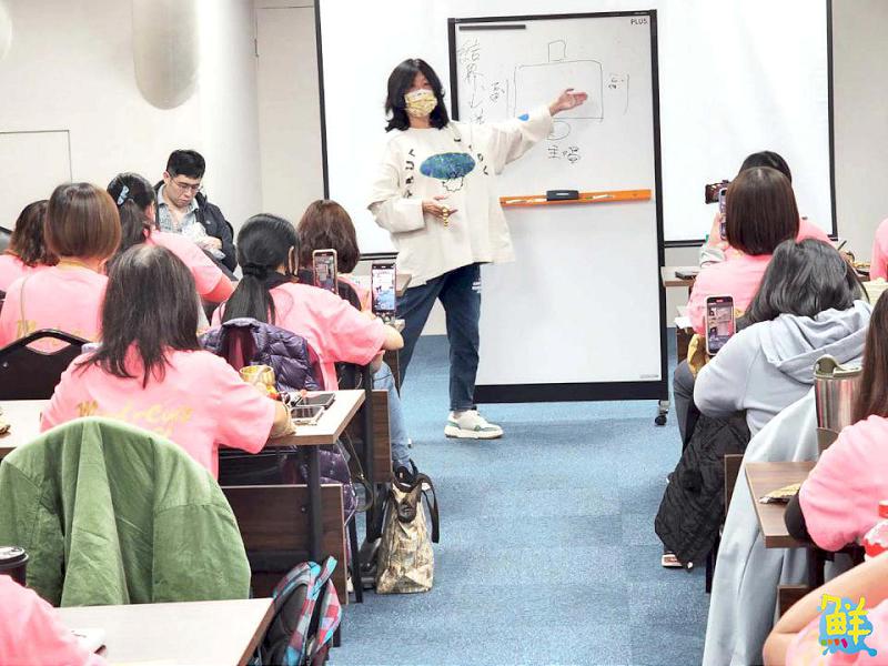 在命理與人心之間 點一盞燈 陳懿瑱老師 用一枚羅盤 為千人撥雲見日