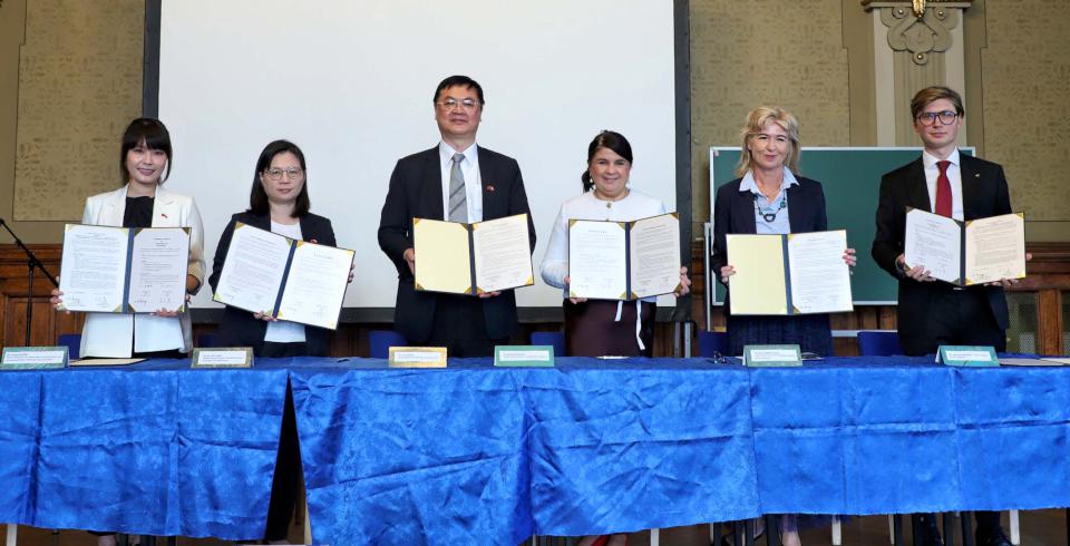 高市府出訪波蘭卡托維茲市 見證高市仁武高中結盟卡托維茲第三中學