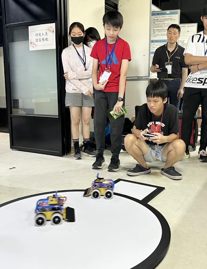 2025年高市青少年創意機器人競賽三民高中登場 161隊426師生角逐11月世界賽門票