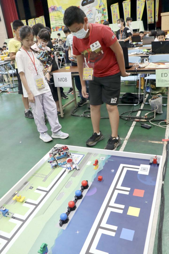 2025年高市青少年創意機器人競賽三民高中登場 161隊426師生角逐11月世界賽門票