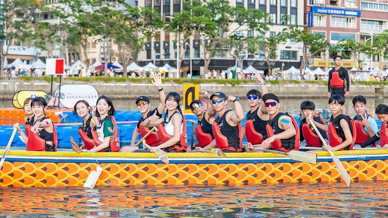 2025高雄端午嘉年華暨龍舟錦標賽2天吸逾7萬人 水陸空三場域營造沉浸式體驗