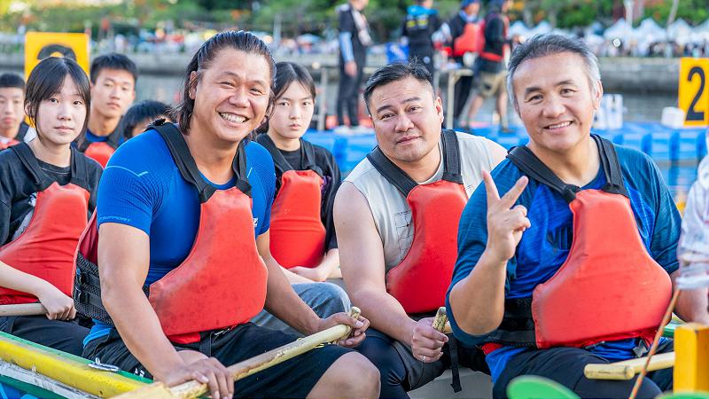 2025高雄端午嘉年華暨龍舟錦標賽2天吸逾7萬人 水陸空三場域營造沉浸式體驗