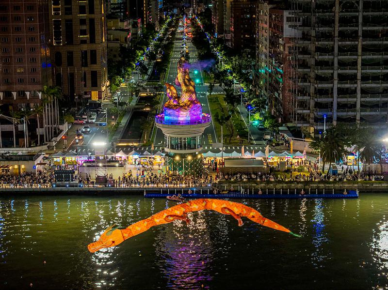 2025高雄端午嘉年華暨龍舟錦標賽2天吸逾7萬人 水陸空三場域營造沉浸式體驗
