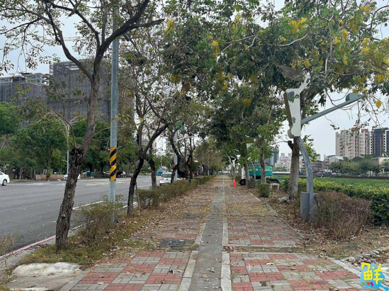 楠梓好美！後勁溪藍昌路下游人行道  化身為水岸休憩綠廊