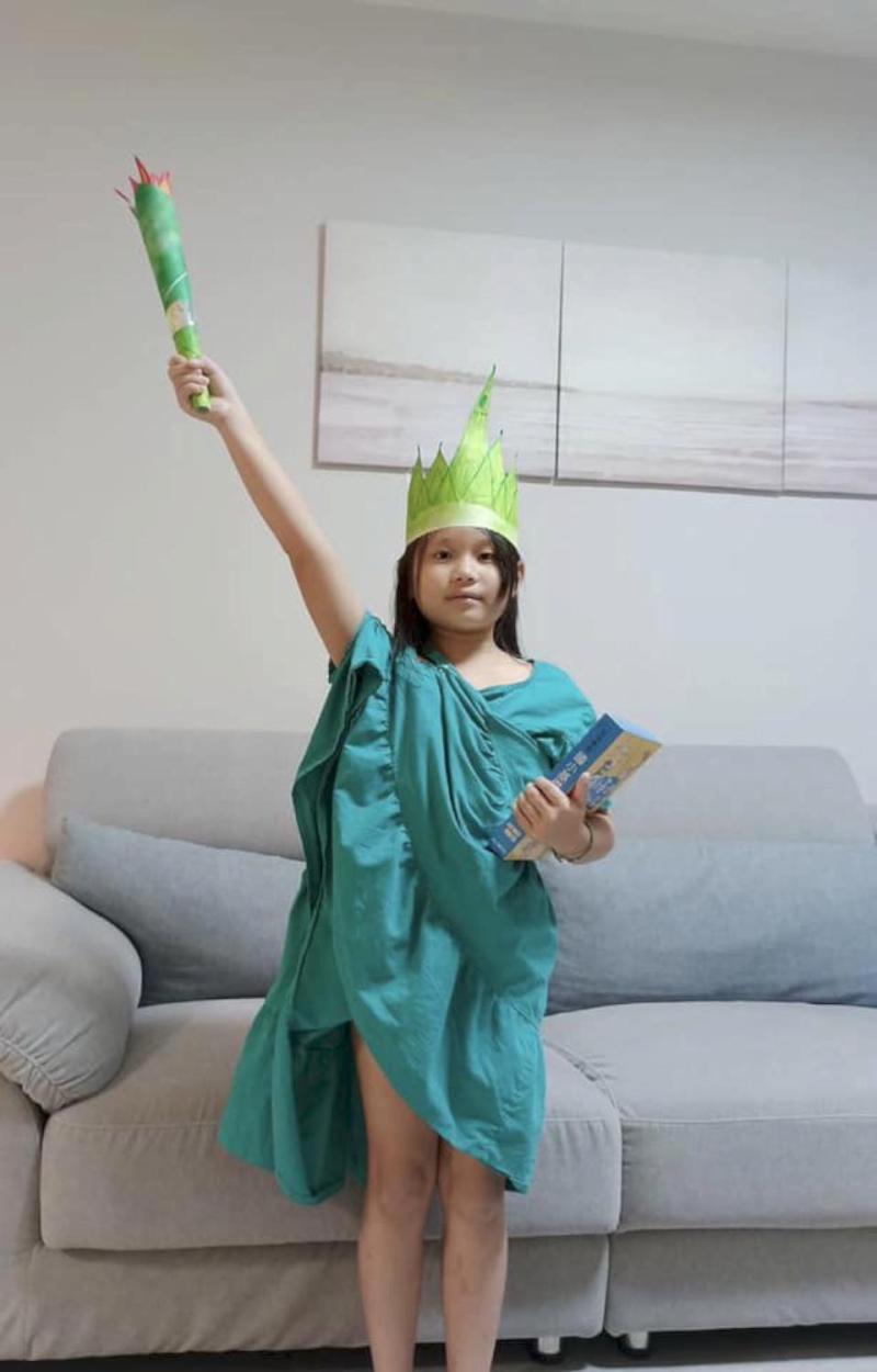 新上國小親師生環保素材萬創意變裝 萬聖節走秀