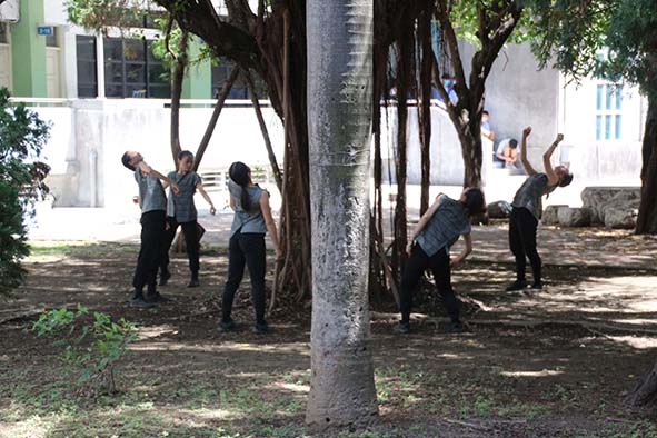 左營高中舞蹈班環境劇場「歸本」 帶領觀眾走進自然感受融為一體