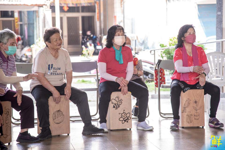 嘉藥USR銀髮樂團 奏出青銀共學感人樂章