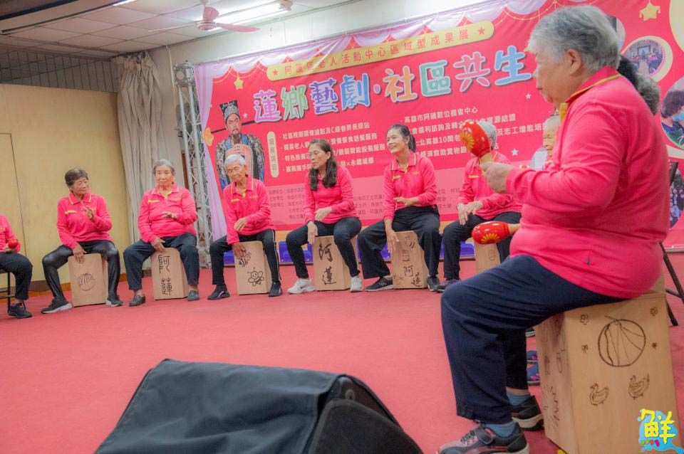 嘉藥USR銀髮樂團 奏出青銀共學感人樂章