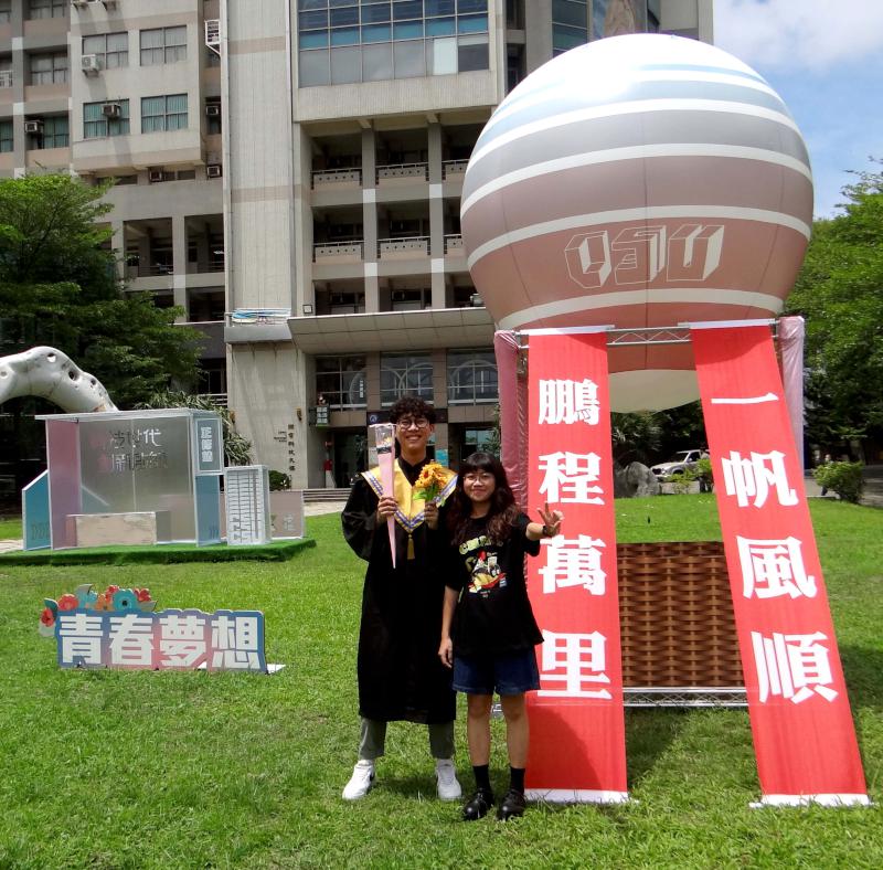 正修科大日間、進修部3場畢典歡送逾4000生 總統教育獎奮發向上周盧吉獲表揚