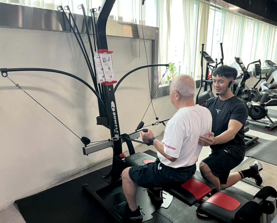 高市前鎮區盛興里爭取衛福部經費挹注 領先全台成立234銀髮健身俱樂部開幕迎賓