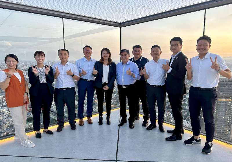 日本關西京阪電鐵強力曝光高雄觀光宣傳廣告 觀光局與高捷再訪東急電鐵取經鐵道觀光