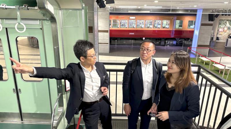 日本關西京阪電鐵強力曝光高雄觀光宣傳廣告 觀光局與高捷再訪東急電鐵取經鐵道觀光