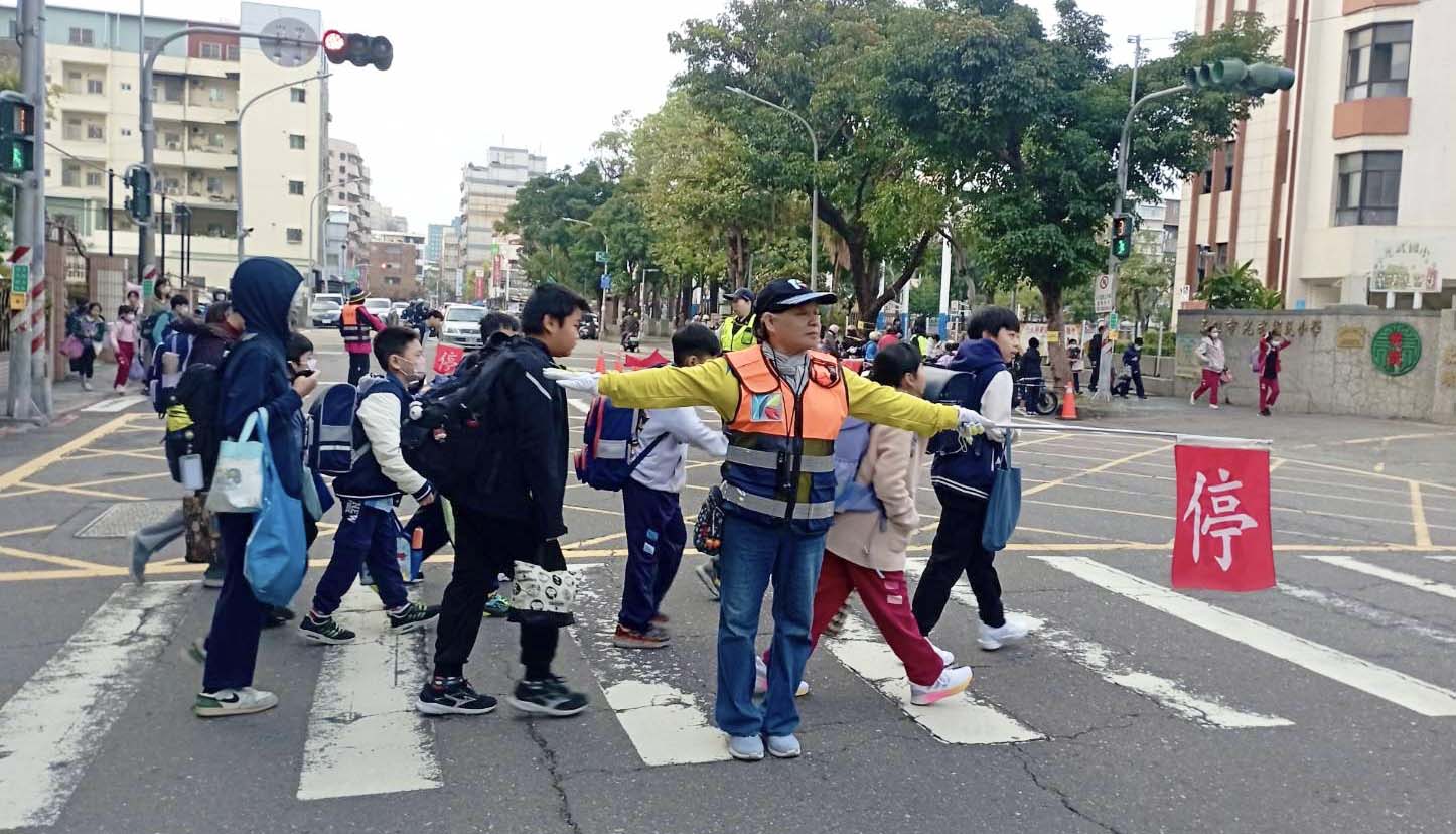 光武國小志工導護團守護學童34年114年代表高市角逐全國交安教育績優