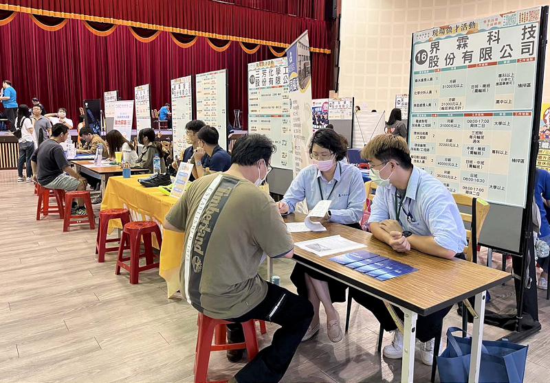 高市勞工局訓就中心攜手園管局邀31家廠商 前進楠梓科技產業園區聯合徵才