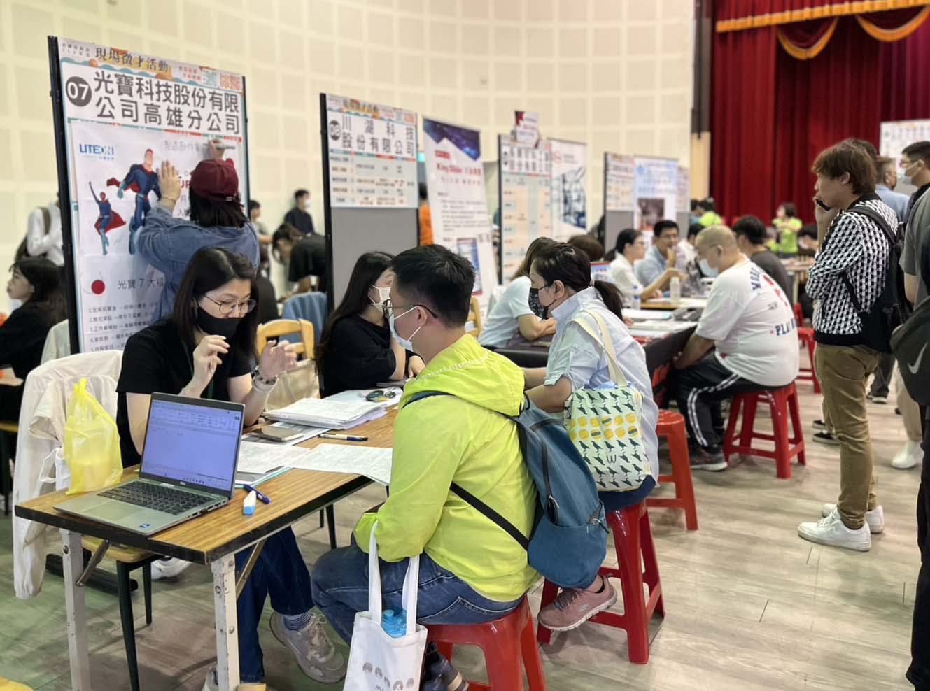 高市勞工局訓就中心攜手園管局邀31家廠商 前進楠梓科技產業園區聯合徵才