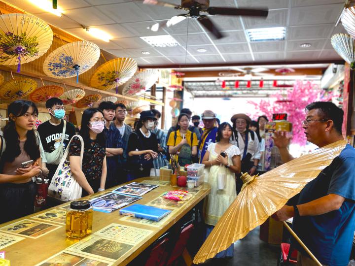 高市青年局山海探險隊體驗美濃客家紙傘走讀街區 9月續移師六龜區開放報名