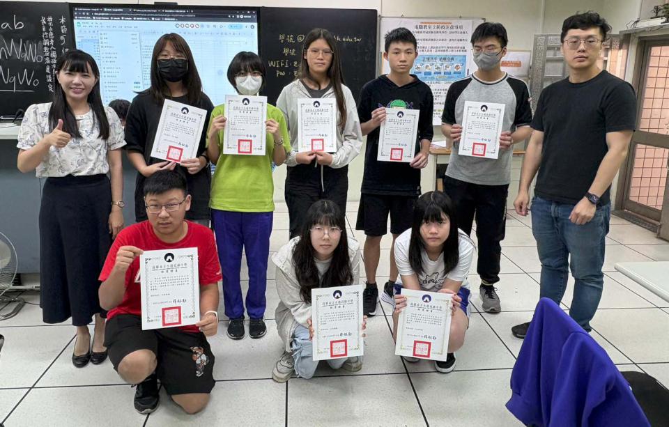 高市小港高中手攜手淡大推人工智慧資訊營隊 規劃工具應用等高一新生專屬課程