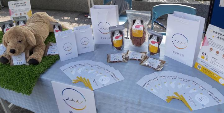 高科大水產化材創新3系4師研發寵物食品 重現水產廢料再利用價值