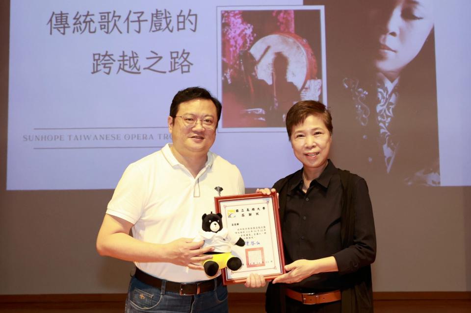 尚和歌仔戲劇團團長梁越玲受邀高大卓越講座 分享創新戲曲文化國際交流歷程