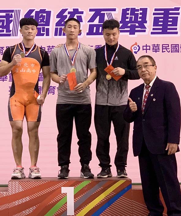 110年全國總統盃舉重錦標賽 鼓山高中舉重隊奪4金3銀1銅男女團體冠軍