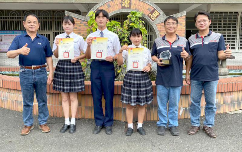 教育部112年全國高中專題創意製作賽 高英工商汽車科9師生合摘1銀1佳作