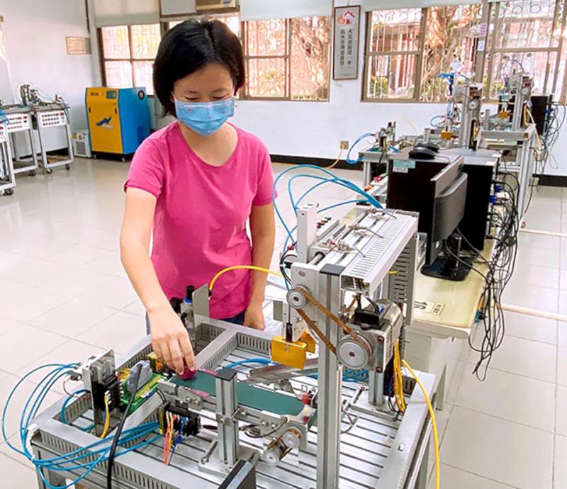 高英工商長期推教師跨域研習呼應108新課綱 帶動學生自主跨域學習強化就業競爭力