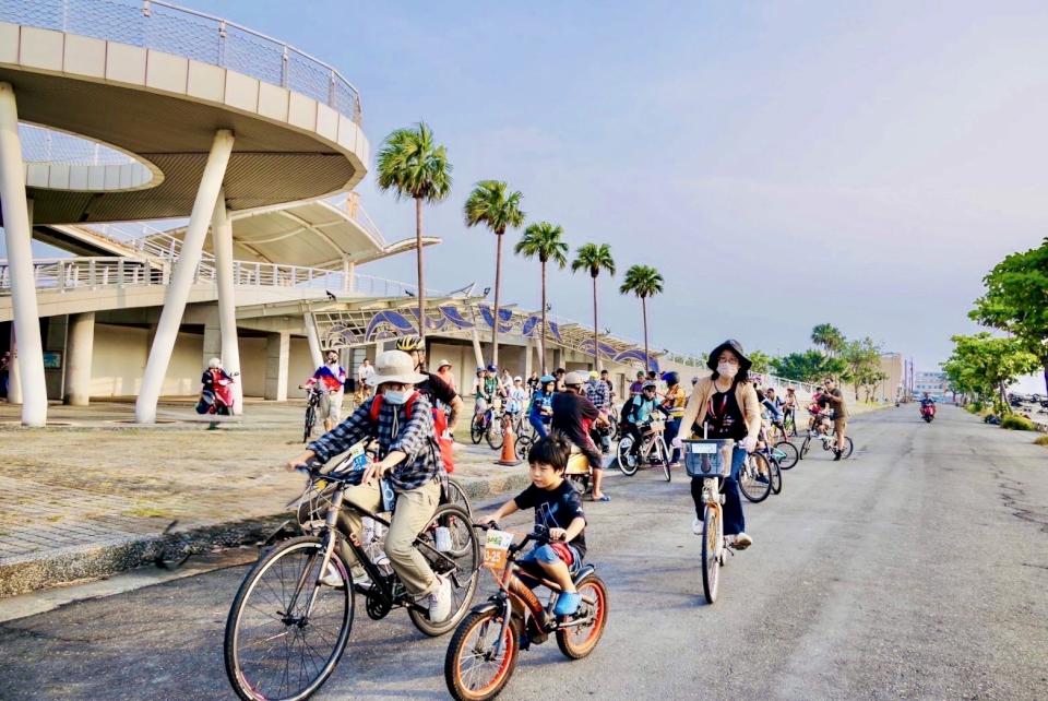 乘風而騎林園場吸引千人與毛孩同歡  12/15最終場邀你一同變裝遊左營