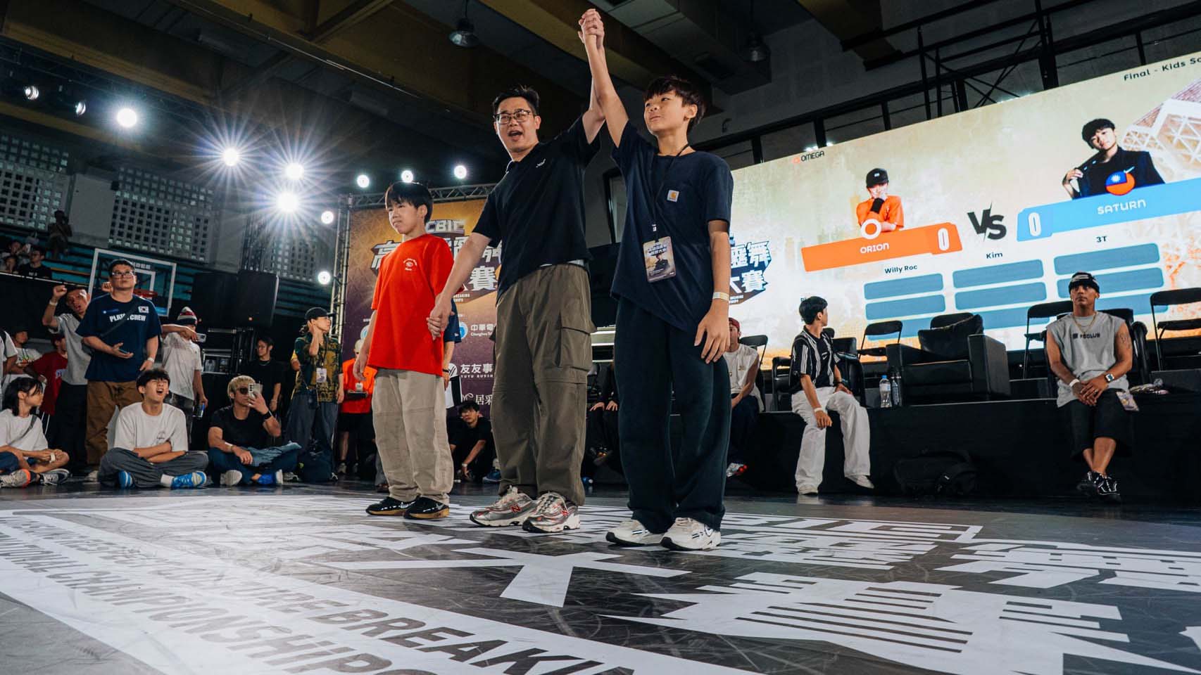 高市運發局2025年第3屆高雄霹靂舞國際大賽 陳其邁觀摩團體決賽表揚冠亞軍