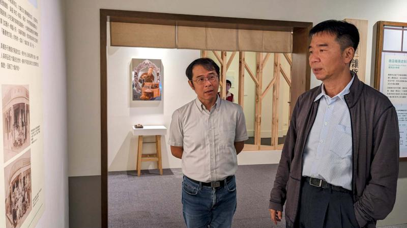 雄檢檢察長洪信旭、胞弟洪信嘉訪高史博觀展 見證家族六龜經商故事