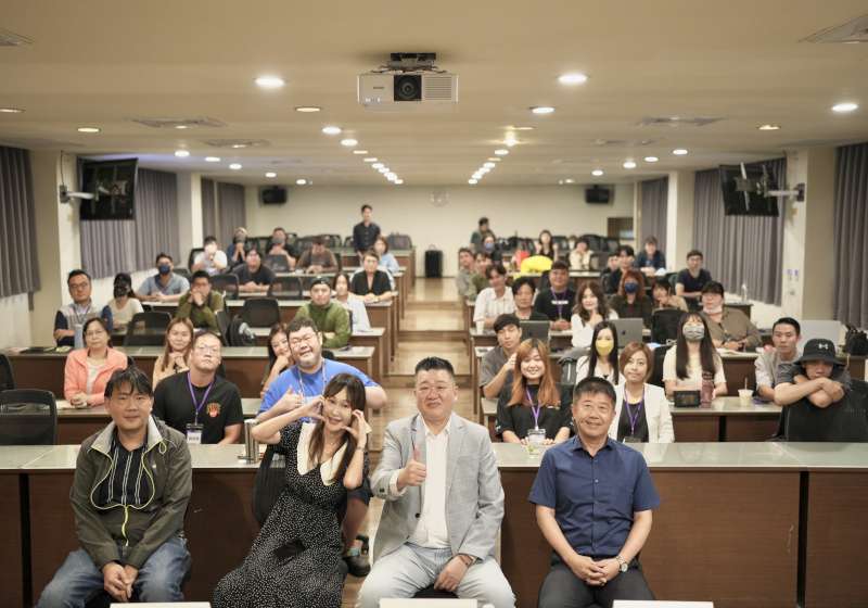 民進黨網路社群經營培訓高市首登場 副秘書長何博文勉學員學習新技術