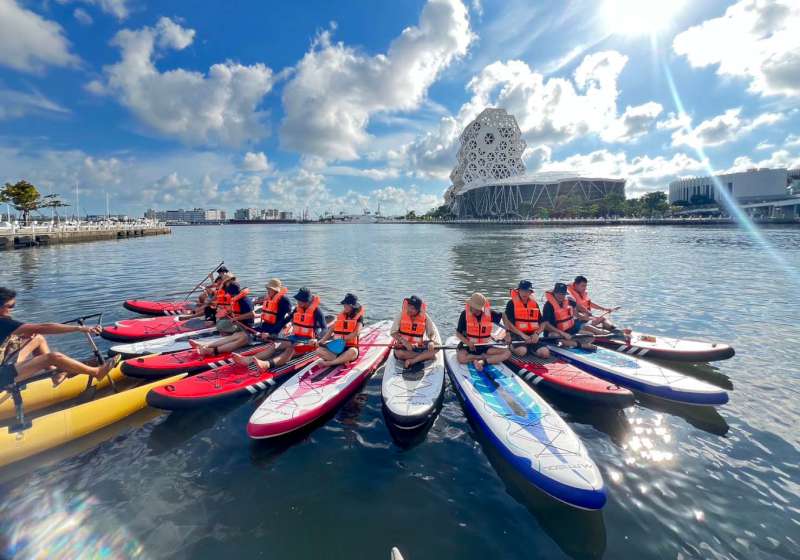 高雄愛河灣水樂園春節限定活動 預約報名立式划槳體驗贈限量好運福袋