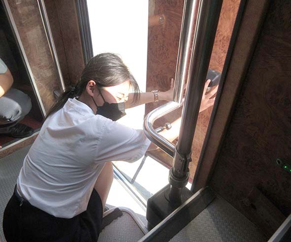 高英工商大型車輛逃生演練 模擬內輪差、駕駛視線死角強化危安