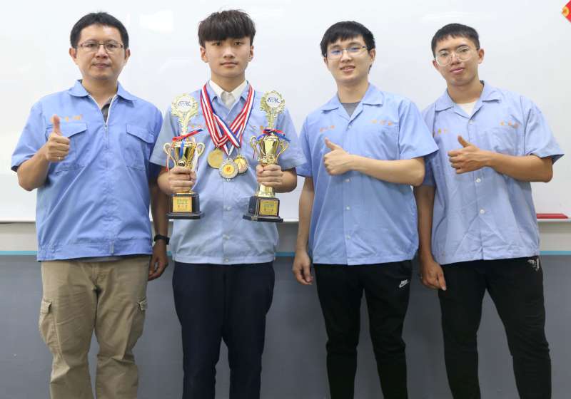 111學年度四技二專技優甄審入學 高英工商資訊科學生李振瑋錄取2國立1私立科大