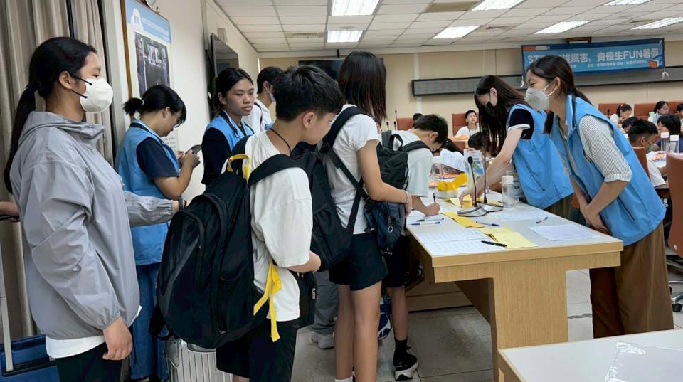 國教署委託高師大辦理114年國中組南區資優學生營隊 全台72名資優生參與